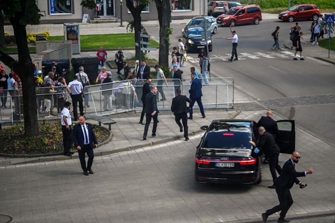 Stanje slovaškega premierja še vedno resno, osumljencu odredili pripor