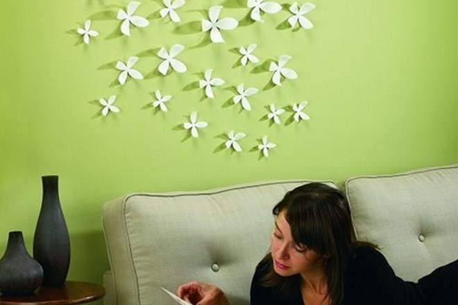 Cvetovi na stenah poceni možnost za osvežitev stanovanja
