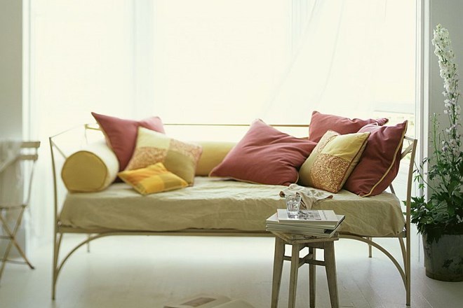 Na postelji, kavču ali tleh: blazina kot univerzalen okras