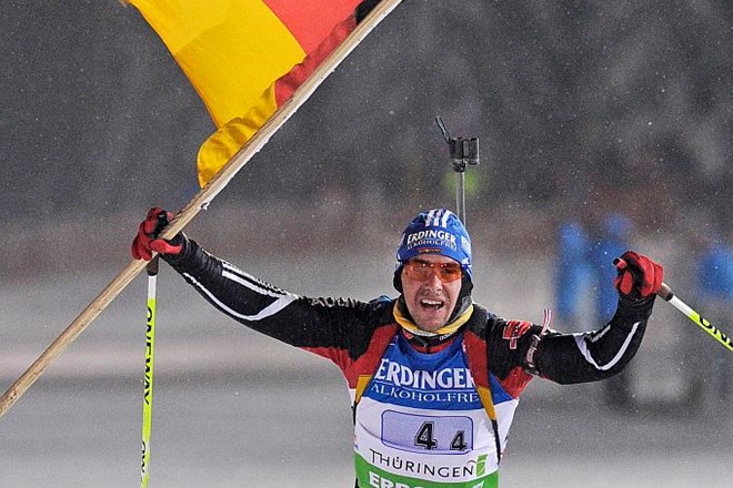 Nemški biatlonci so tokrat prepričljivo slavili v štafeti, Slovenija je osvojila 5. mesto.