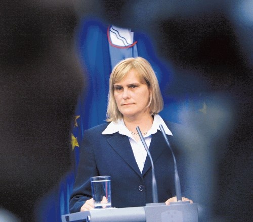 Radićeva odstavila pripravljalce zakona in zaprla urad za varstvo potrošnikov.