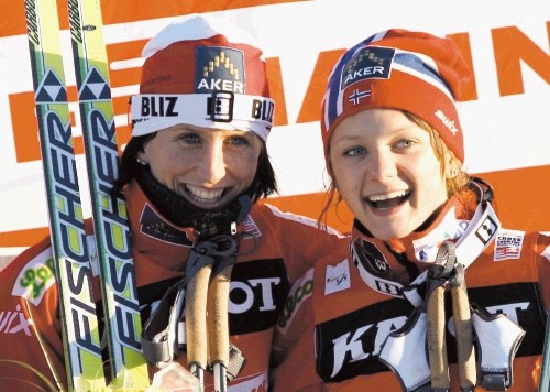 Norvežanki Marit Bjoergen in Maiken Caspersen Falla sta se včeraj v sprintu štafet veselili norveške zmage v svetovnem...