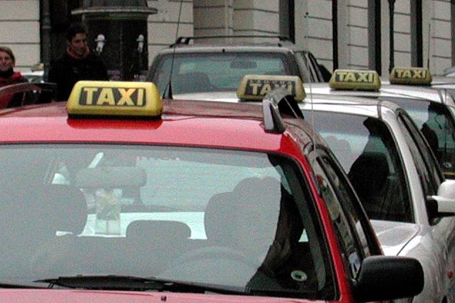 Taksistov je po vseh slovenskih mestih veliko preveč.