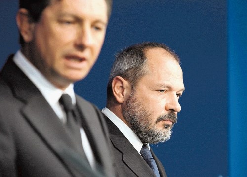 Franc Križanič (desno) ostaja finančni minister, saj je v času finančne in gospodarske krize najbolj obremenjen minister,...