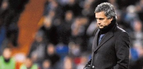 Portugalski strateg  Jose Mourinho ne  more iz svoje kože, zato njegovo  izjemno trenersko  kariero spremljajo številne...