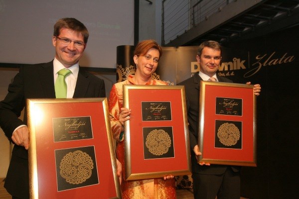 Direktorji zmagovalnih podjetij Zlate niti 2009: mag. Dejan Turk (Simobil), Jerneja Kamnikar (Vivo catering,) in Klemen...