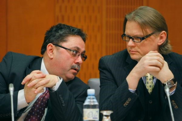 Državni sekretar v Uradu za Slovence v zamejstvu in po svetu Boris Jesih (levo) in vodja organizacijske enote Sektorja za...