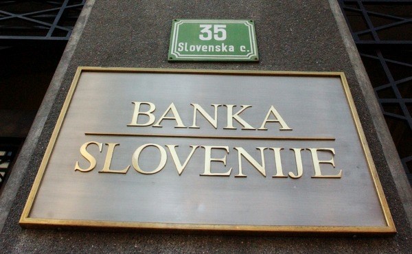 Banke v Sloveniji so leta 2010 zabredle v izgubo, ki je znašala slabih 56 milijonov evrov