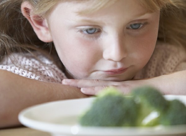 Otroci, ki se večinoma prehranjujejo s hitro in nezdravo prehrano bi lahko v poznejših letih življenja imeli nižji...