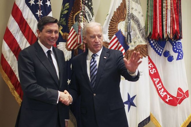 Premier Borut Pahor je po sredinem srečanju z ameriškim predsednikom Barackom Obamo in podpredsednikom Josephom Bidenom (na...