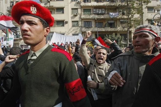 Vojska, ki je po odstopu predsednika Hosnija Mubaraka prevzela oblast v Egiptu, je imenovala člane odbora, ki bo v desetih...