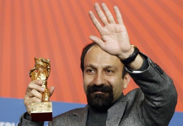 Režiser, 38-letni Asghar Farhadi, je eden redkih v Iranu živečih filmarjev, ki lahko v tem času svoja dela predstavlja v...
