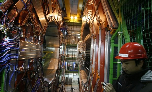 LHC so zaustavili 6. decembra zaradi tehničnih pregledov.