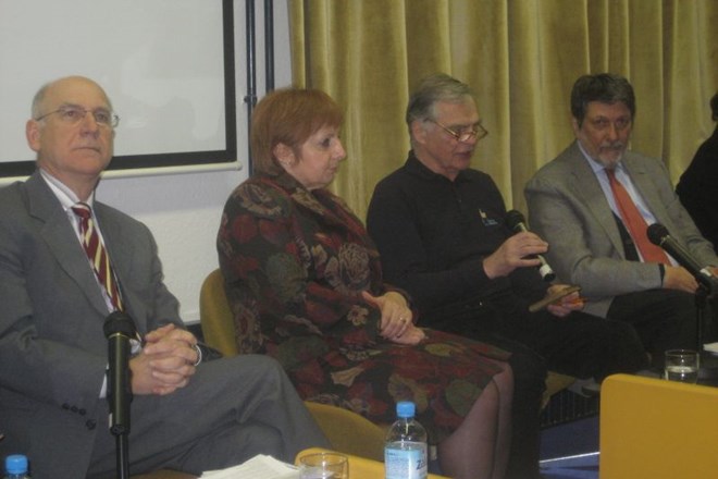 Na okrogli mizi so med drugim sodelovali prof. dr. Marjan Senjur, Tatjana Fink, ddr. Matjaž Mulej in dr. Štefan Bogdan...