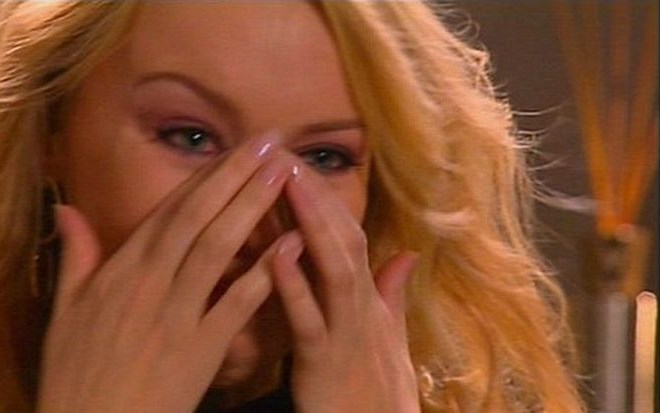 Kylie Minogue se je med pogovorom o svoji bolezni zlomila: ''Dvomim, da je javnost videla moj pogum...ker nisem šla iz...