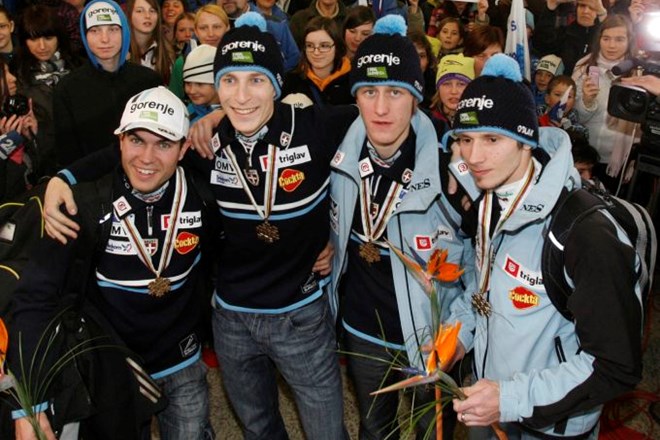 Bronasti skakalci iz Osla bodo nastopili tudi na ekipni tekmi v Lahtiju.