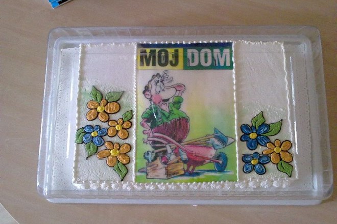 Številne čestitke ob 15. obletnici: kolač kruha in torta 