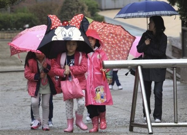 Korejski malčki bodo v prihodnosti v šole hodili z e-bralniki.