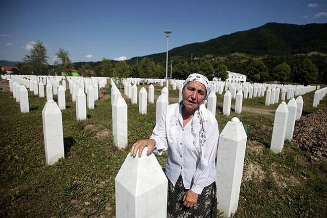 Nizozemska vlada bo svojcem treh Bošnjakov iz Srebrenice plačala odškodnino