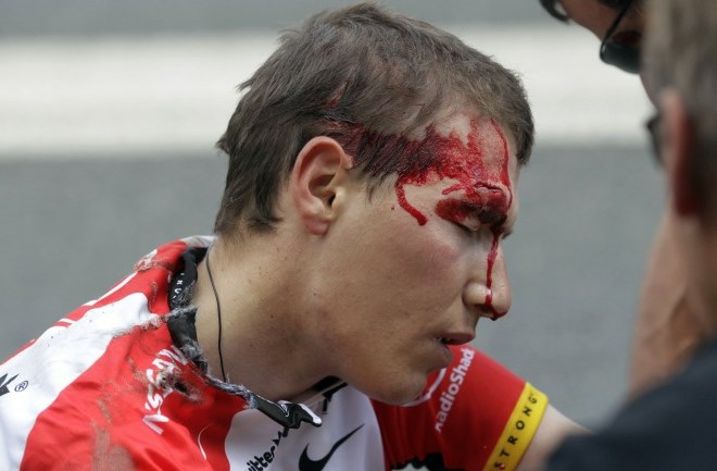 Jani Brajkovič je letos potiho upal na uvrstitev med najboljšo peterico na Touru, a današnji padec je te sanje razblinil.