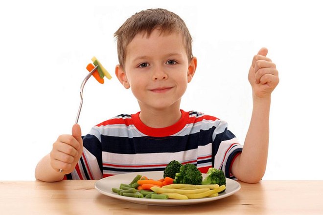 Otroke navadite na zdrave prehranjevalne navade