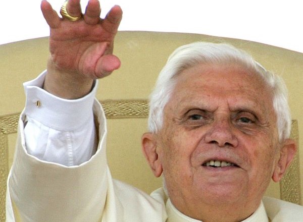 Sveti sedež je v začetku julija izobčil enega od "nezakonitih" kitajskih škofov, papež Benedikt XVI. (na sliki) pa je maja...