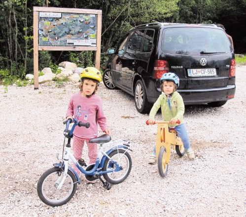 Tudi najmlajši na kolesih so zdaj bolj varni, kolesarska  povezava je glavna pridobitev bohinjskega turizma letos.