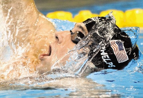 Američan Michael Phelps je srebrni in bronasti kolajni na svetovnem prvenstvu v plavanju  dodal še zlato na 200 delfin.