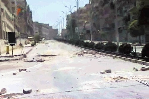 Prazne ulice v Hami po napadu sirske vojske
