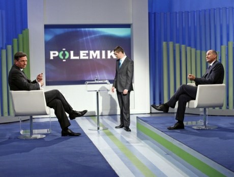Borut Pahor in Janez Janša si sedita nasproti v oddaji Polemika na TV Slovenija.