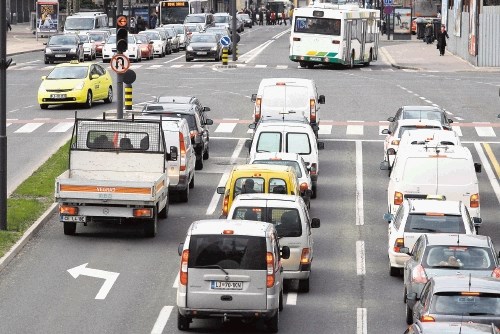 Ljubljanski promet   uravnava približno 200 semaforjev, ki so vključeni v zapleten sistem.