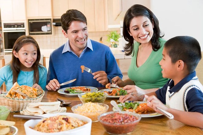 Družinske večerje za zdrave prehranske navade otrok
