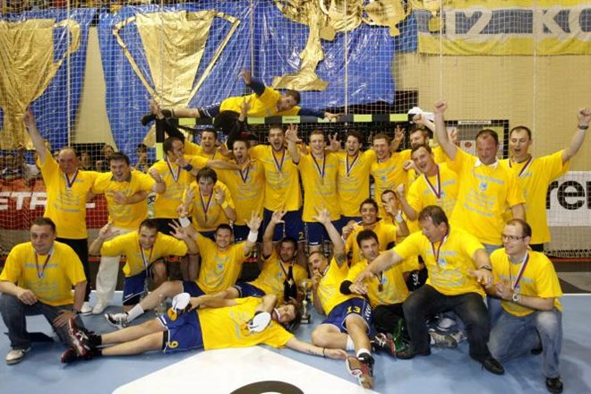 Koprski rokometaši so lani osvojili naslov državnih in pokalnih prvakov. Jih bodo letos Velejčani ali Celjani vrgli s...