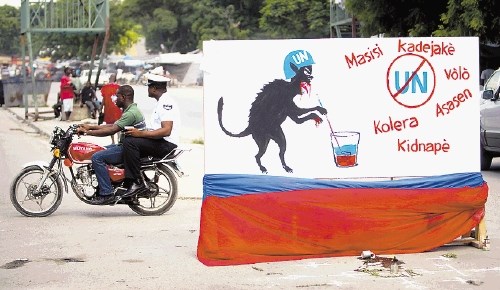 Prebivalci Haitija so svoj bes pokazali na plakatih, na katerih so pripadnike modrih čelad ozmerjali s posiljevalci, morilci,...