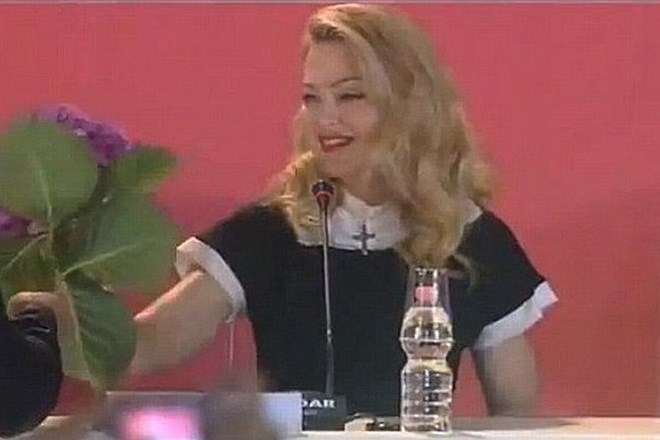 Madonna dobila v dar hortenzijo: ''Hvala. Absolutno gnusijo se mi hortenzije.''