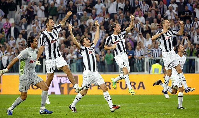 Nogometaši Juventusa so se veselili velike zmage nad Milanom.