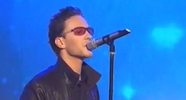 Klemen Slakonja kot Bono.