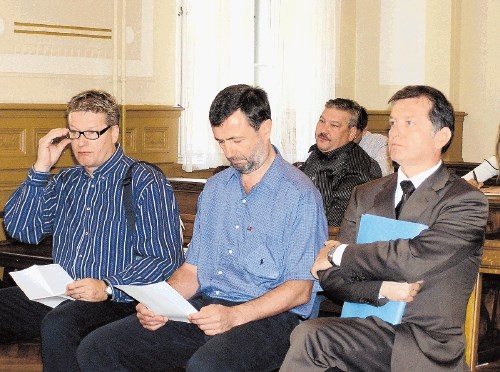 Štefan Poštrak (sodili mu bodo posebej), Tomislav Ajdič,  Mladen Kerin in Borut Rataj z ene od obravnav v zadevi Satex