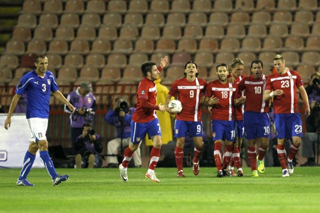 Srbski nogometaši (na fotografiji) so na Marakani proti Italiji sinoči izvlekli remi. V dodatne kvalifikacije jih vodi zgolj...