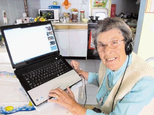 »Z računalnikom si  bistrim možgane,«  pravi 92-letna  Nežika Stiplovšek iz  Celja.