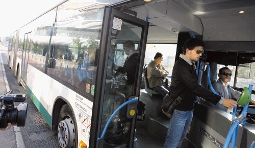 V LPP so predlagali, da bi nekoliko dvignili tudi ceno vozovnic za mestni avtobus, ki  stane 80 centov. Predvsem od...