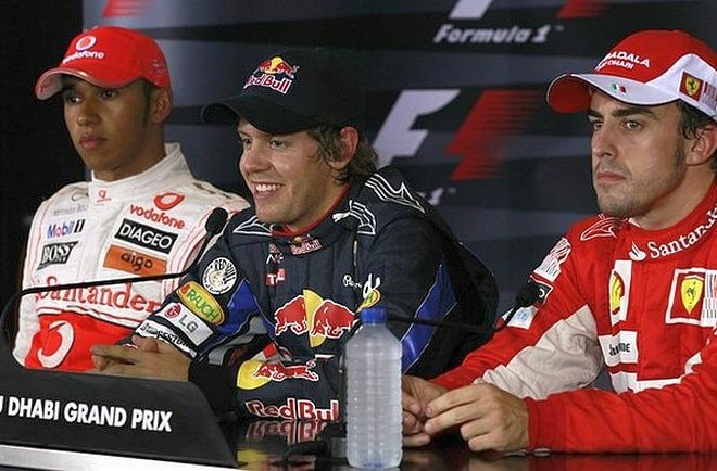Po mnenju Briatoreja bi v primeru identičnih dirkalnikov Vettel zaostal za Alonsom in Hamiltonom.