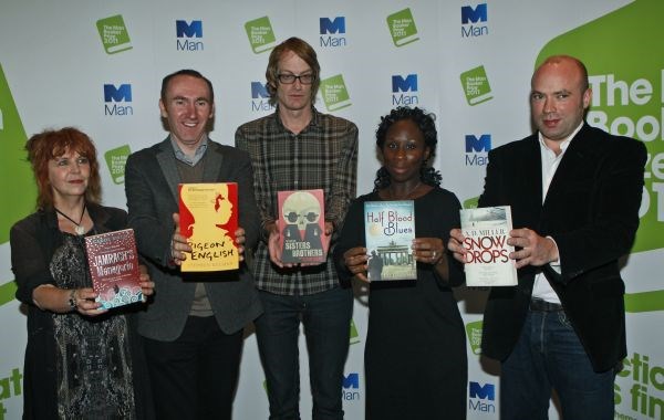 Nominiranci za nagrado booker. Od leve proti desni: Carol Birch, Stephen Kelman, Patrick deWitt, Esi Edugyan in A.D. Miller.