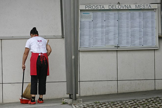 Skoraj vsak peti Slovenec pričakuje, da bo izgubil službo