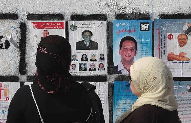 Zadnje javnomnenjske raziskave kažejo, da večina Tunizijcev ne ve, za koga bo glasovala na volitvah, ki jih bo spremljalo...