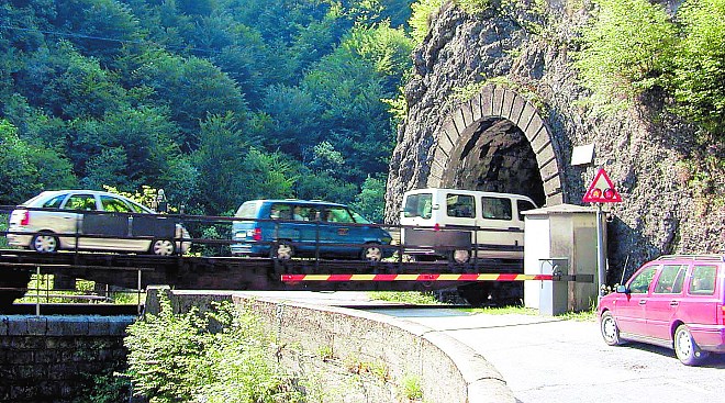 Avtovlak med Bohinjsko Bistrico in Podbrdom oziroma Mostom na Soči ponovno vozi