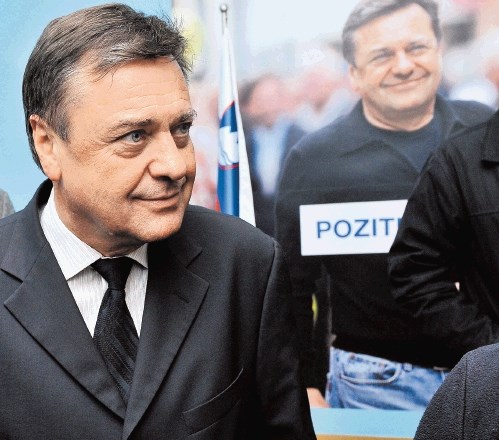 Ljubljanski župan Zoran Janković je včeraj sporočil, da bo kandidiral za poslanca na listi svoje stranke Pozitivna Slovenija....