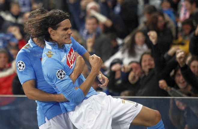 Edinson Cavani je dosegel dva zadetka za pomembno zmago Napolija.