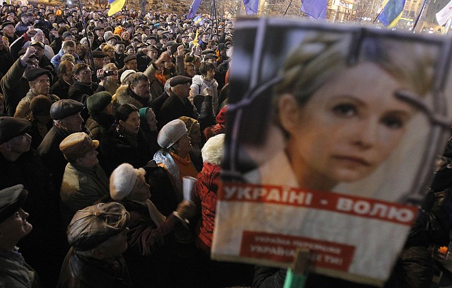 Ukrajinske oblasti: Timošenkova ni hudo bolna in ostaja v zaporu