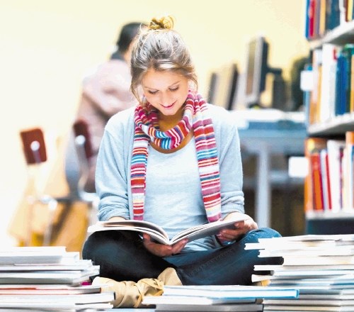 Mladi v Nemčiji vse več berejo tiskane knjige